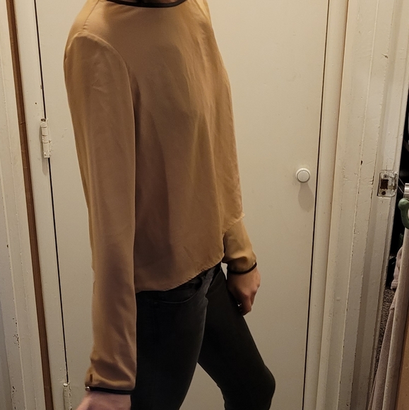 🌟🥂Forever 21 M Keyholes tan black trim long sleeve - Picture 14 of 15